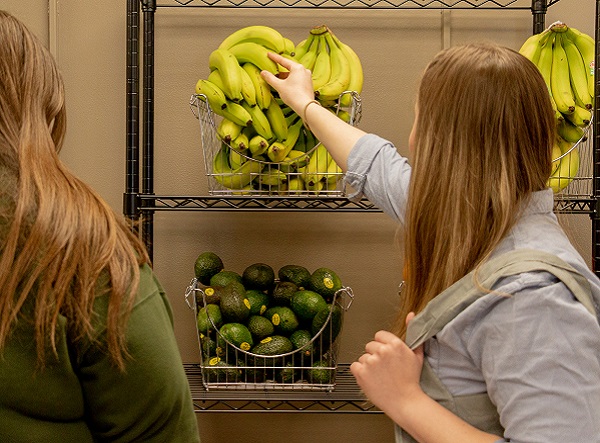 Image of students choosing food in food pantry