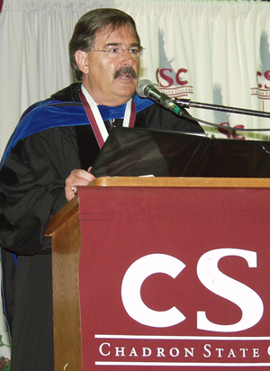 Dr. Ken Emonds delivers the commencement address.