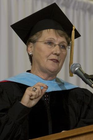 Dr. JoAnne Owens-Nauslar speaks to graduates at the 2007 winter commencement.