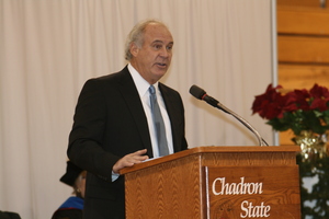 Lee Baumann speaks at commencement