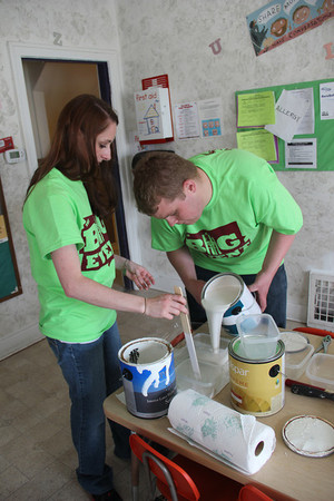 Lisa Curtis and Aaron Morris pour paint for the volunteers