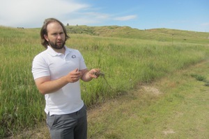 Dr. Tony Perlinski shows types of grasses