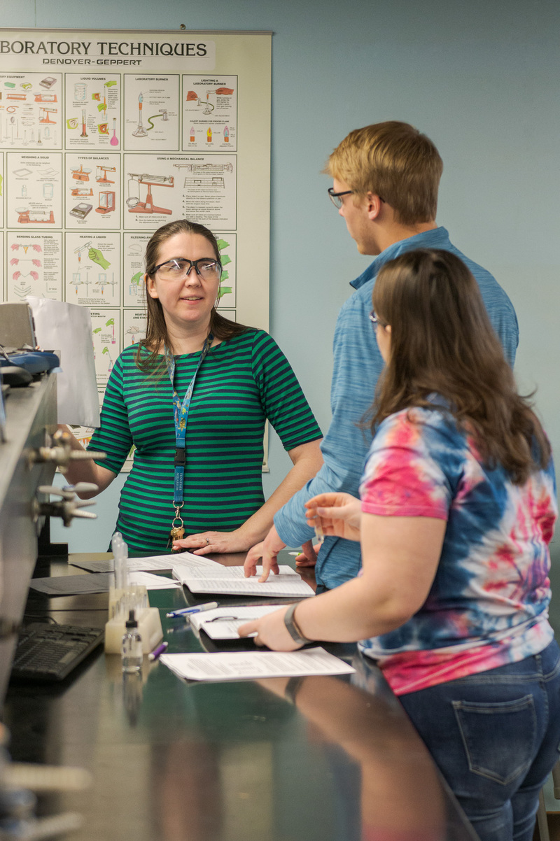 Dr. Mary Keithly, assistant professor of physical and life sciences, discusses a chemistry lab project with students.