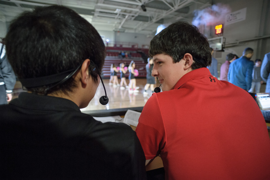 Will McLaughlin and Preston Goehring discuss their commentary plans at the start of a men's basketball game