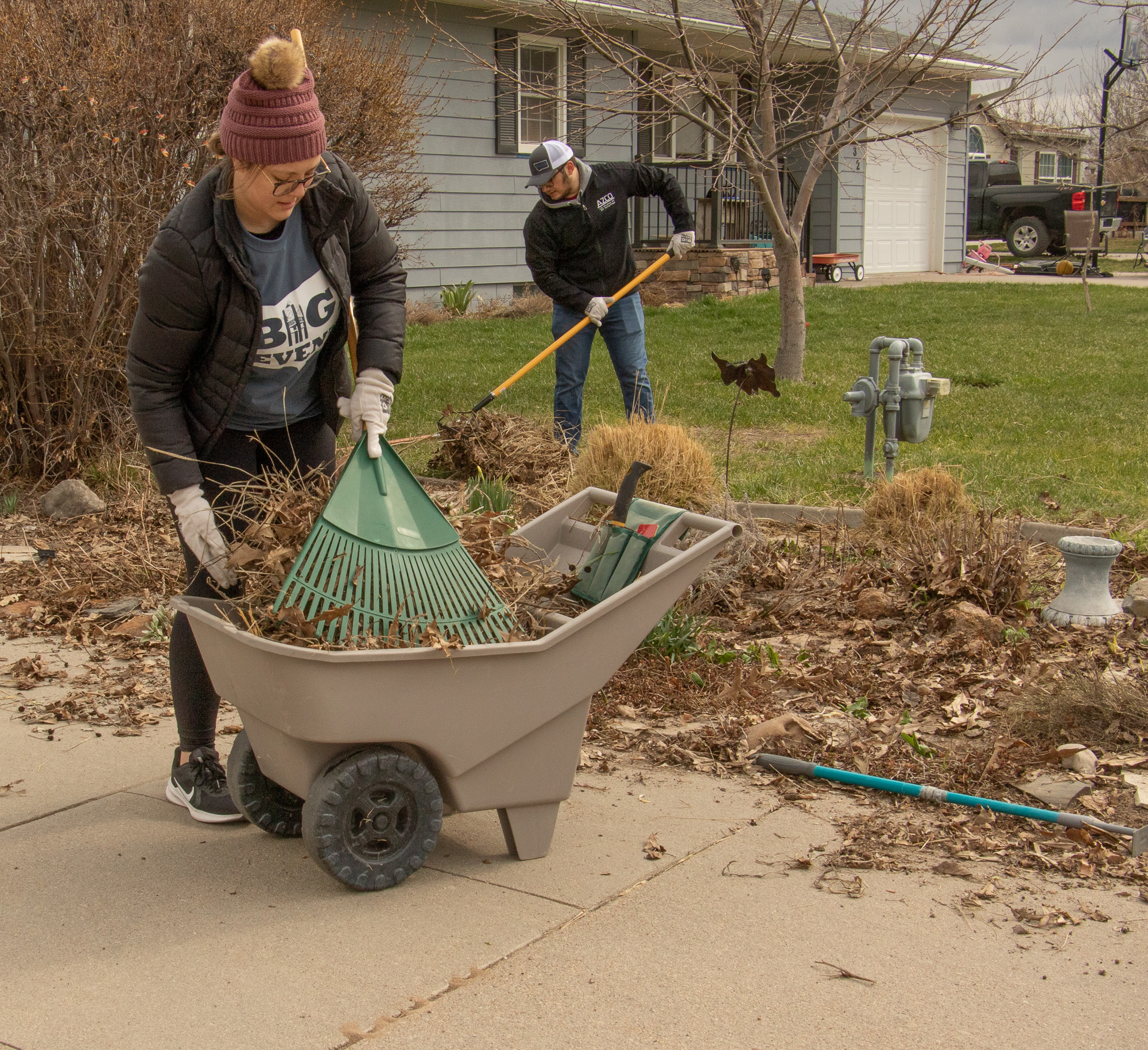 Two people raking leaves