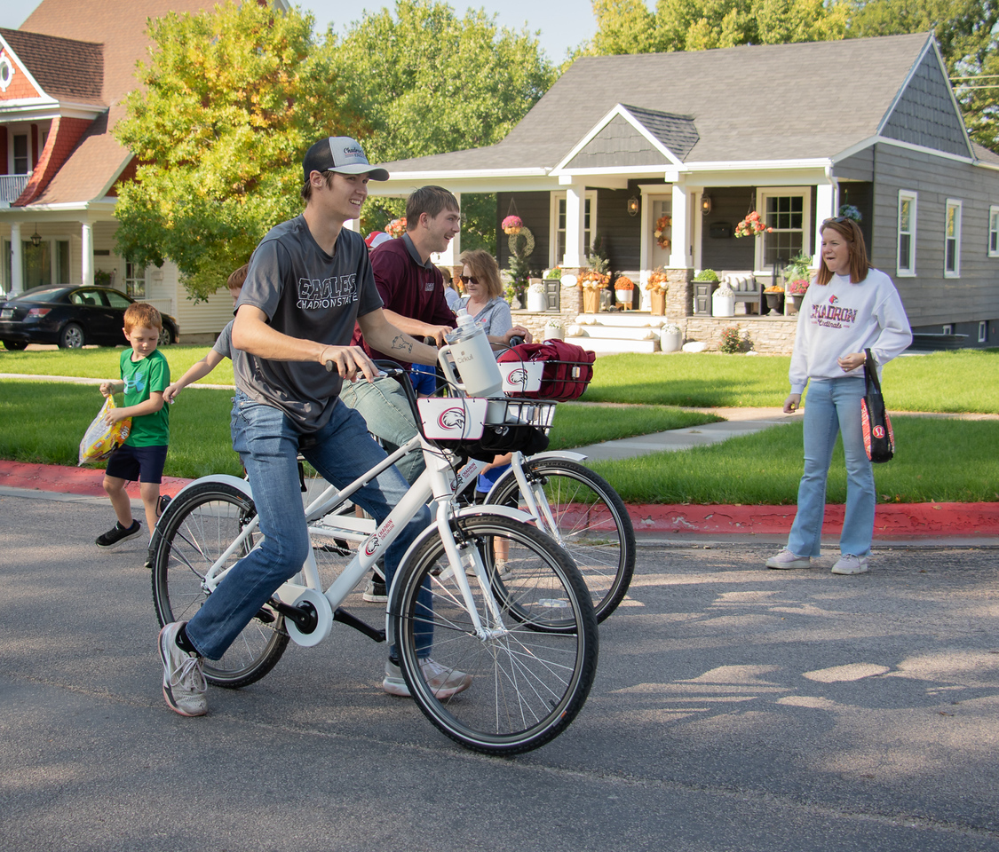 Students ride bikes in parade